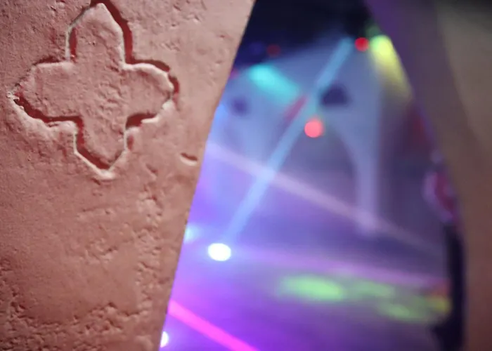 אורחן The Grand *